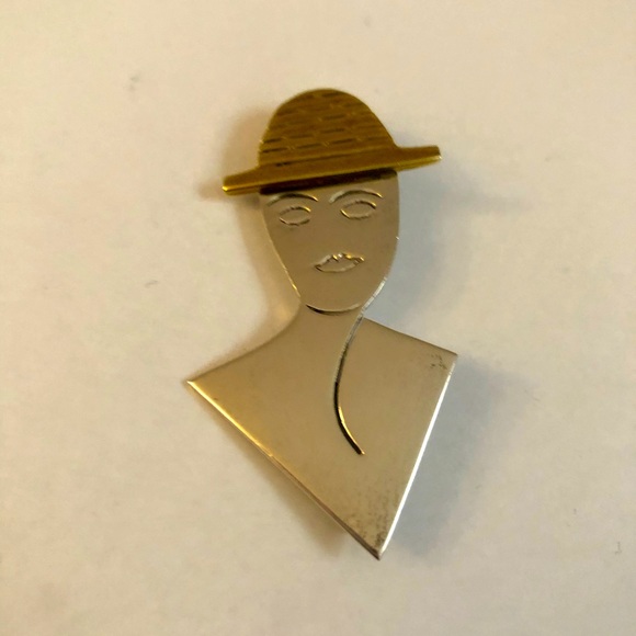 Lady in a hat Brooch - Picture 2 of 6